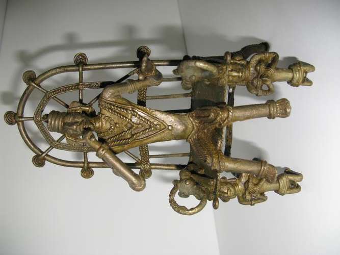 Bronze figurine of a king on his throne. Height 20.5cm - Collector's item!