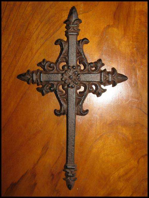 Small ornamental cross. Metal 21cm x 12.5cm
