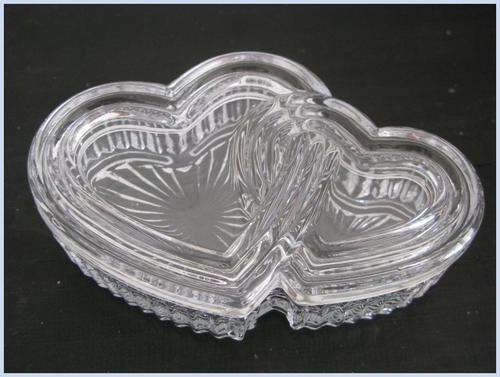 Linked HEARTs glass jewellery box. Lovely gift!