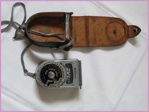 Sekonic L-VI "Leader" light meter in original pouch with chain. Working.