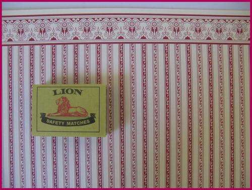 Doll house Wall paper - Classic red stripe. Size: 43cm x 30cm