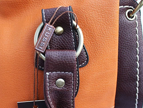 STUNNING TOTE/ OVERNIGHT HANDBAG IN CONTRASTING COLOURS