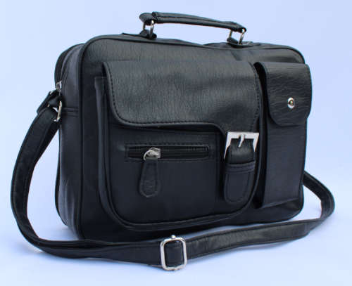 PU LEATHER MESSENGER / TABLET BAG IN BLACK