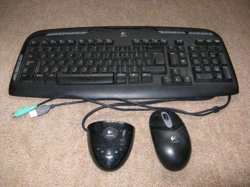Logitech Cordless EX 110 Keyboard +Mouse Y-RR71