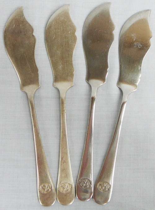 A Vintage Set of Four Silver Plated Butter\Pate Knives by Mappin and Webb