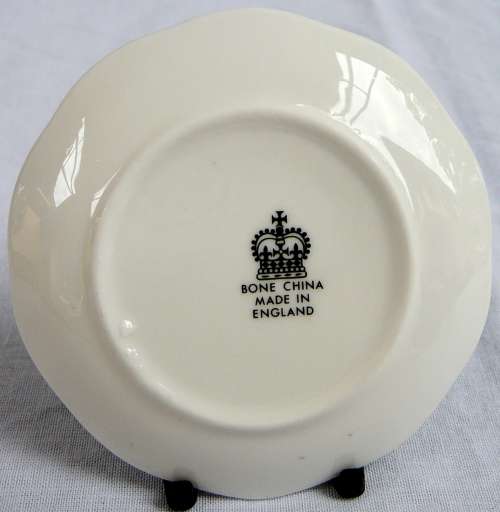 A Very Pretty Daffodil Plate with Stand