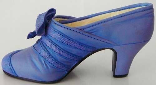 'Just The Right Shoe' - Collectible - 'Class Act'