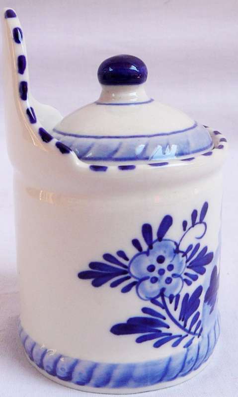 A Very Pretty Delfts Blue Salt Pot and Lid