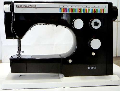 A Husqvarna 2000 Sewing Machine Model 64 40 - Not Tested