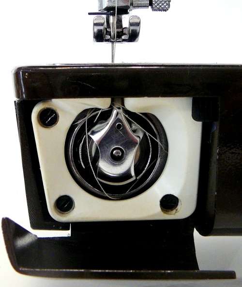 A Husqvarna 2000 Sewing Machine Model 64 40 - Not Tested