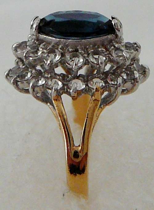 A Beautiful Sapphire Coloured Diamante Ring
