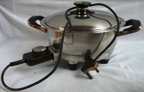 A Selection of 3 AMC 24 cm Stainless Steel Pots