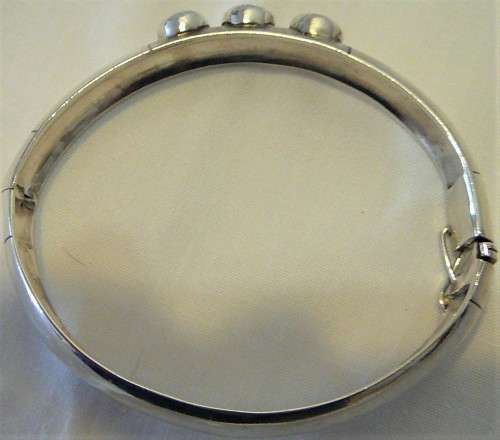 A Very Tasteful Sterling Silver Bangle set with a White Opal & 2 Precious Opals