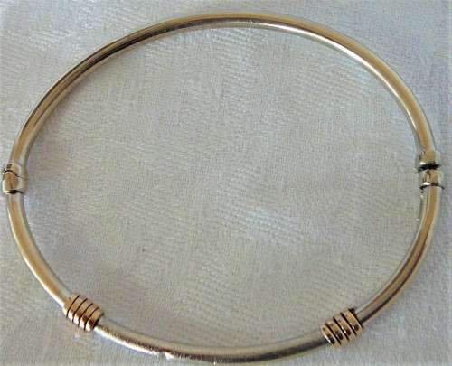 An Unusual 9ct Yellow and White Gold Oval Shaped Bracelet