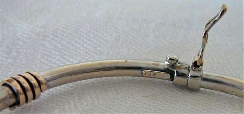 An Unusual 9ct Yellow and White Gold Oval Shaped Bracelet