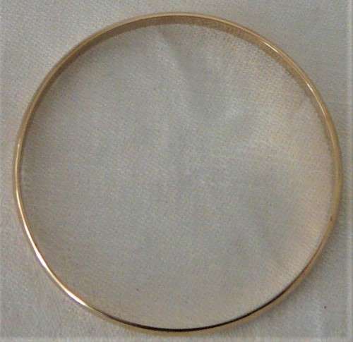 A Solid 9ct Yellow Gold Bangle