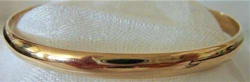 A Solid 9ct Yellow Gold Bangle