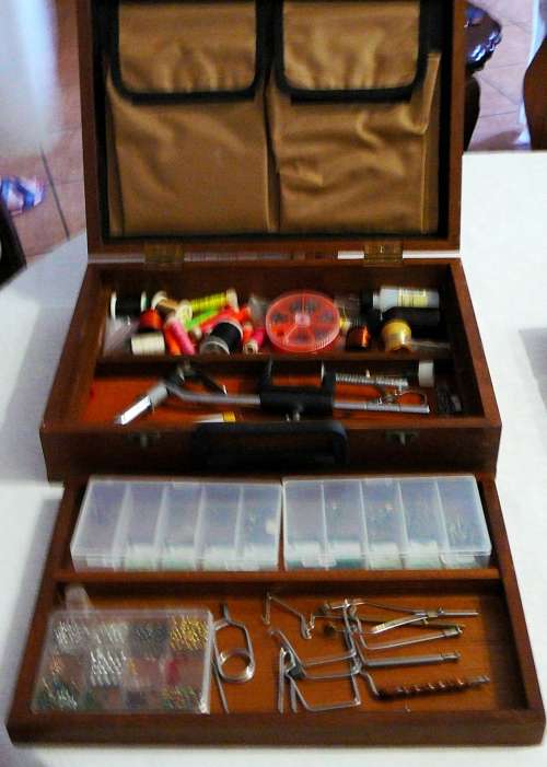WOW Everything for the Fly Fisherman Who Want Ties His Own Flys - Tools, Feathers, Hooks, Books, Net