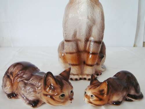 3 Adorable Tabby Cats - Elweco Japan