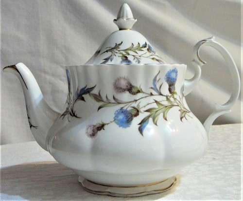 A 32 Piece Royal Albert Set - 'Brigadoon'