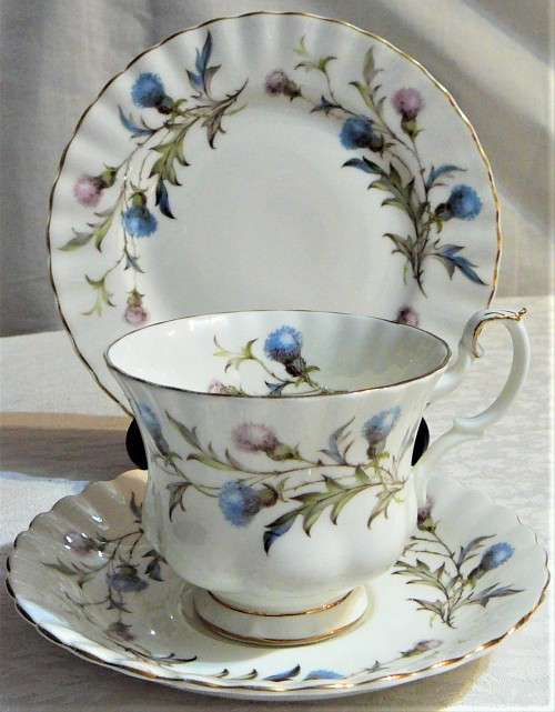 A 32 Piece Royal Albert Set - 'Brigadoon'