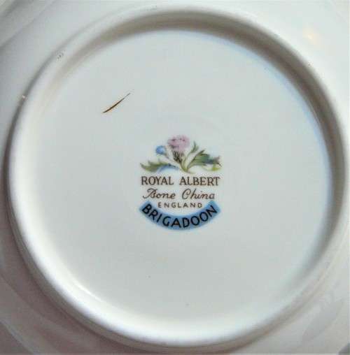 A 32 Piece Royal Albert Set - 'Brigadoon'