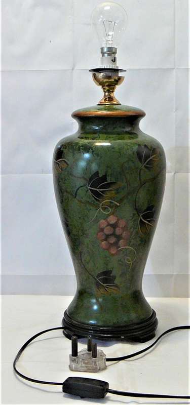 An Very Pretty Oriental Style Table Lamp