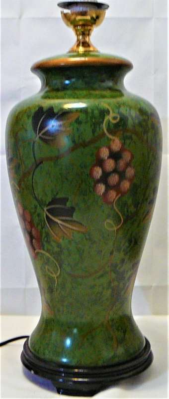 An Very Pretty Oriental Style Table Lamp