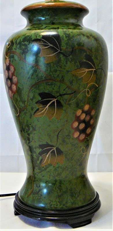 An Very Pretty Oriental Style Table Lamp