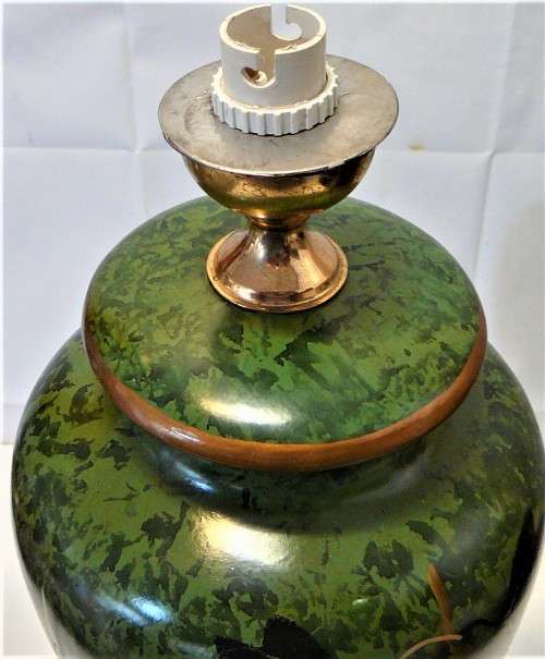 An Very Pretty Oriental Style Table Lamp