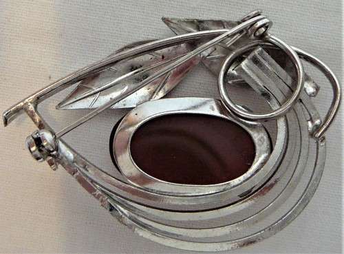 A Really Nice Silver Coloured  Brooch set with an Amber Coloured Stone