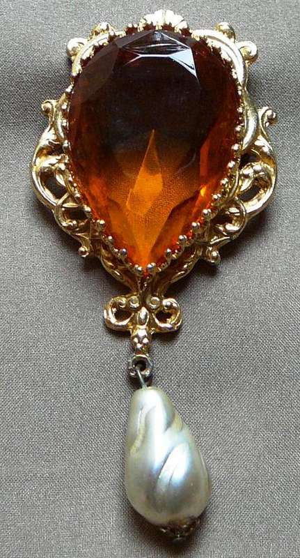 Costume Jewellry Brooch Brown Glass and Drop Pearl