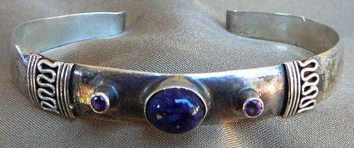 Silver 925 Bangle with Sodalite Cabstone and 2 Amethysts