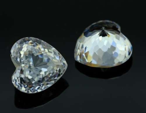 *DIAMOND SIMULATE* - "THE 125 FACET" 3.70Ct. (8 MM.) HEART CUT DIAMOND SIMULATE - *125 FACETS*