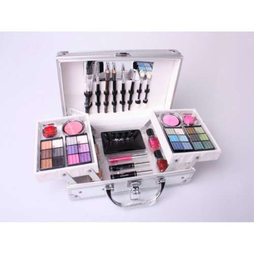 Magic Color Deluxe Make Up Kit With carry case