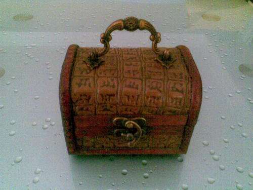 Stunning Medium Hand Crafted Wooden Trinket Box With Handle