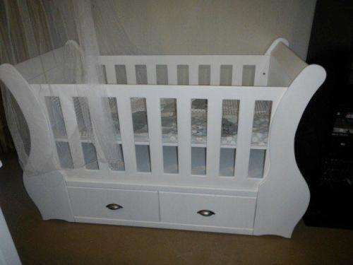 New white sleight cot - converts to bed - L 1.48cm, W 74cm, H 1m - REDUCED