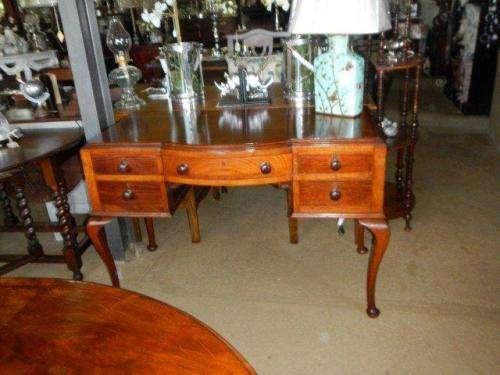 1950's Queen Anne mahogany desk - L 1.15cm W 58cm, H 80cm - Excellent condition