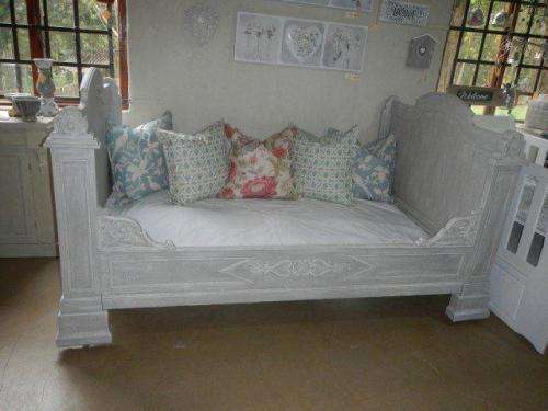 19th C oak 3/4 day bed - techniqued grey - L 2.16cm, w 1.27cm, H 1.17cm