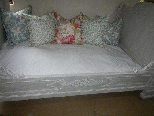 19th C oak 3/4 day bed - techniqued grey - L 2.16cm, w 1.27cm, H 1.17cm