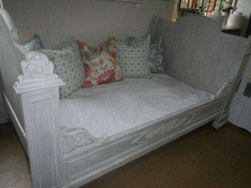 19th C oak 3/4 day bed - techniqued grey - L 2.16cm, w 1.27cm, H 1.17cm