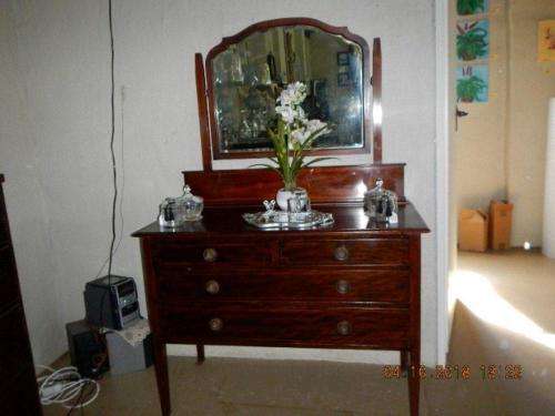 Edwardian mahogany inlaid dressing table - L 1.05cm, W 50cm, H 1.50cm with mirror