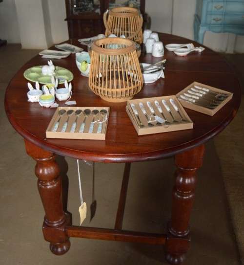 Vintage Teak 4 seater dining table - Length 1.4cm, width 1.04cm, height 76cm