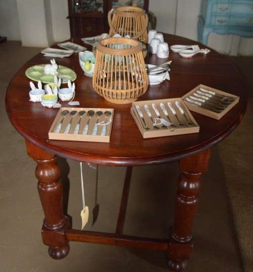 Vintage Teak 4 seater dining table - Length 1.4cm, width 1.04cm, height 76cm