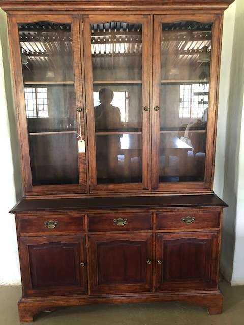 Vintage Teak bookcase - excellent condition - Length 132cm, width 46cm, height 2m