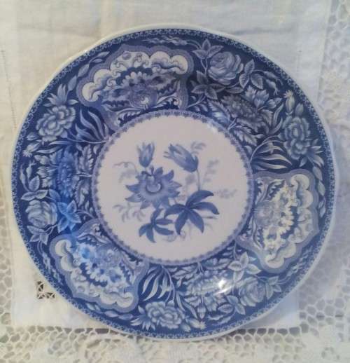 Large display plate by SPODE (Blue room collection) design c1830, "Floral". Measures 26cm across.