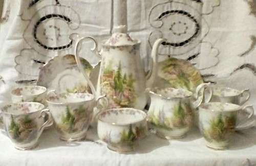 16pieces  ROYAL ALBERT "KENTISH ROCKERY" Coffeepot,Milk Sugar, 6 saucers, 4 coffeecups, 2 teacups