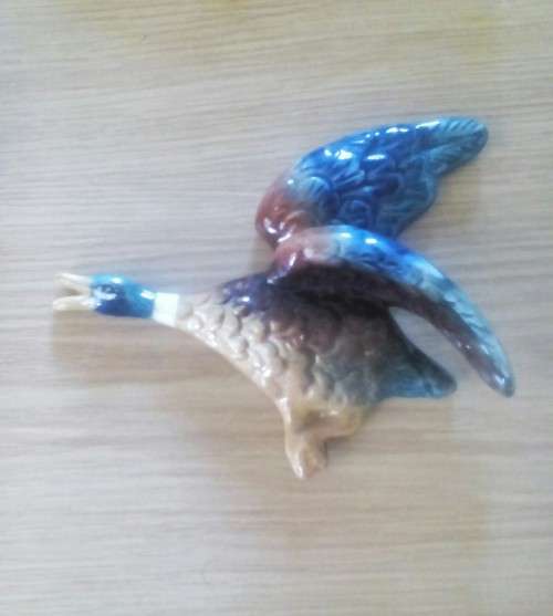 Set of three 1960s flying Mallard duck wall plaques. Very good condition. Buy Now option.