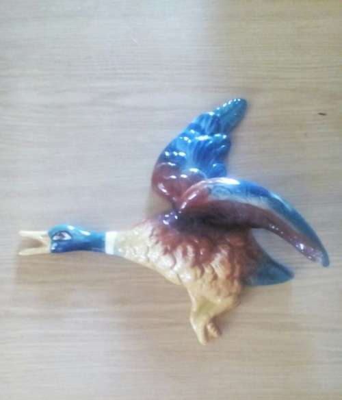 Set of three 1960s flying Mallard duck wall plaques. Very good condition. Buy Now option.