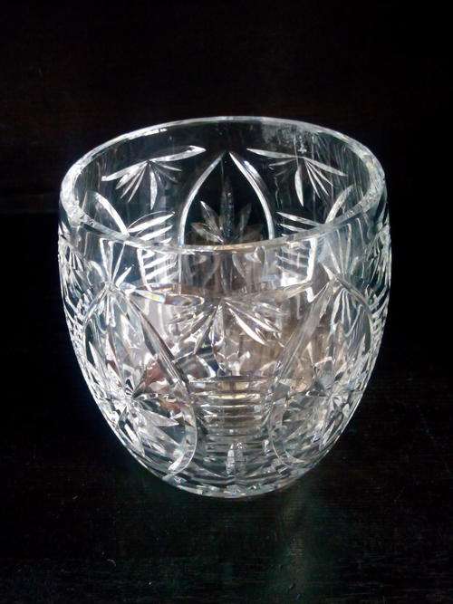 Fine hand cut crystal vase/barrel